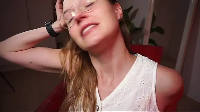 Scorpion Peach online show from November 28, 2:50 pm