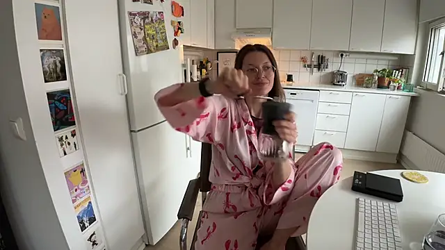 Scorpion Peach online show from November 7, 10:20 am