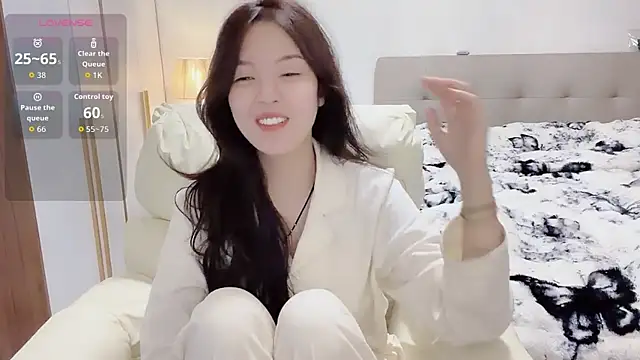 Snapshot of T-LL77- chatting on February 10, 6:29 pm T-LL77- online show from February 10, 6:29 pm