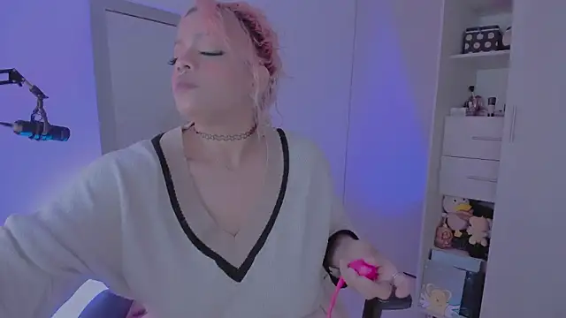 amywilld online show from April 4, 4:52 am