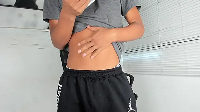 Snapshot of tyler_twink_boy chatting on September 22, 2:01 pm tyler twink boy online show from September 22, 2:01 pm