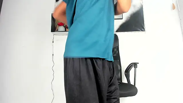 Snapshot of tyler_twink_boy chatting on October 1, 1:48 pm tyler twink boy online show from October 1, 1:48 pm