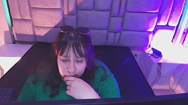  Emily rosee  online show from December 22, 11:32 am