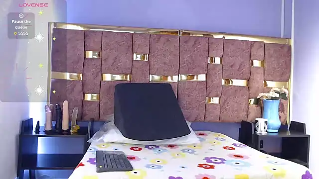 Snapshot of shantall_05 chatting on November 11, 7:52 pm shantall 05 online show from November 11, 7:52 pm