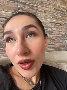 Isa Villamarin online show from October 23, 3:43 pm