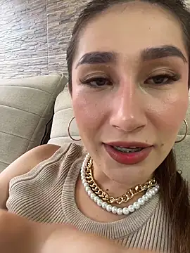 Isa Villamarin online show from October 18, 8:55 pm