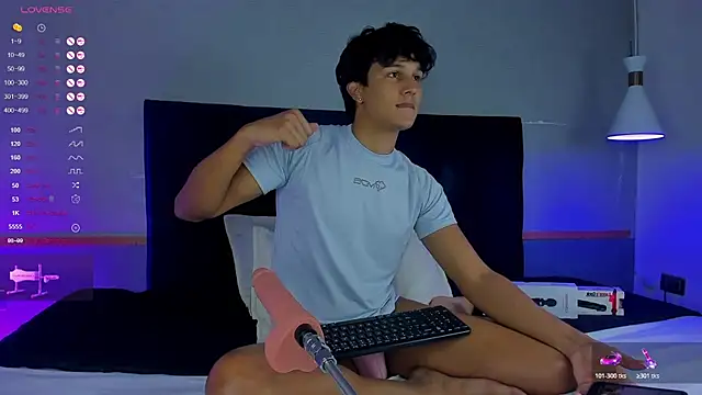 Leo Savage  online show from November 8, 4:05 am