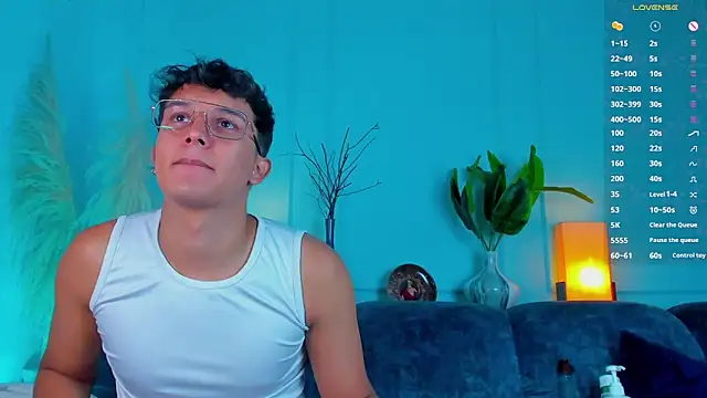 Leo Savage  online show from February 23, 3:30 am