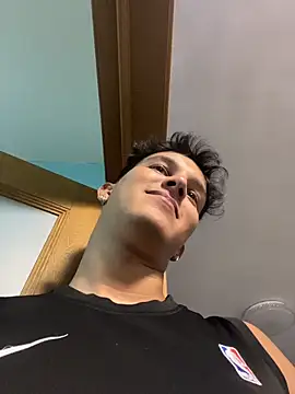 Leo Savage  online show from April 5, 3:35 am