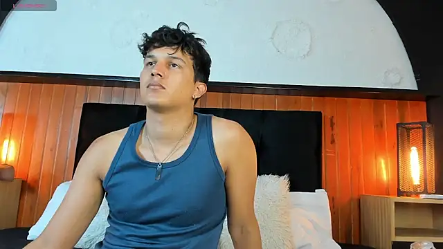 Leo Savage  online show from May 8, 4:05 am