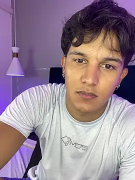 Snapshot of Leo_Savage_ chatting on October 5, 3:41 am Leo Savage online show from October 5, 3:41 am
