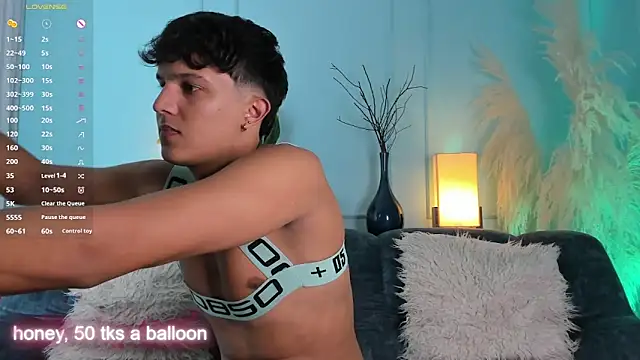 Leo Savage  online show from February 16, 3:05 am