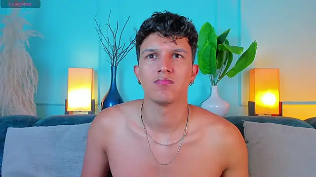 Leo Savage  online show from April 8, 4:36 am