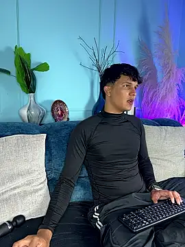 Leo Savage  online show from January 18, 3:10 am