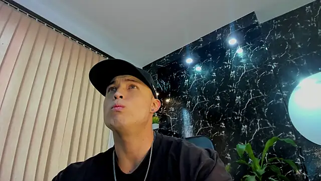 Snapshot of Alexander_ferre chatting on October 15, 12:57 pm Alexander ferre online show from October 15, 12:57 pm