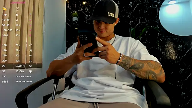 Snapshot of Alexander_ferre chatting on October 6, 2:29 pm Alexander ferre online show from October 6, 2:29 pm