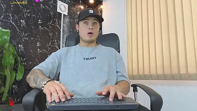 Alexander ferre online show from March 18, 1:46 pm