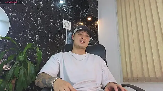 Snapshot of Alexander_ferre chatting on May 1, 12:10 pm Alexander ferre online show from May 1, 12:10 pm