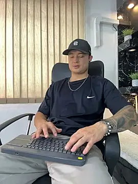 Snapshot of Alexander_ferre chatting on June 15, 1:11 pm Alexander ferre online show from June 15, 1:11 pm
