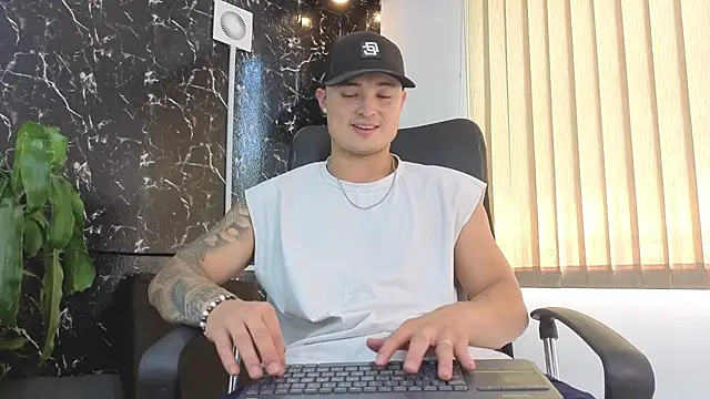 Snapshot of Alexander_ferre chatting on April 21, 4:24 pm Alexander ferre online show from April 21, 4:24 pm
