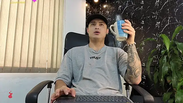 Alexander ferre online show from February 16, 1:32 pm