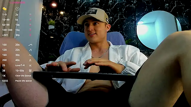 Snapshot of Alexander_ferre chatting on October 4, 7:37 pm Alexander ferre online show from October 4, 7:37 pm