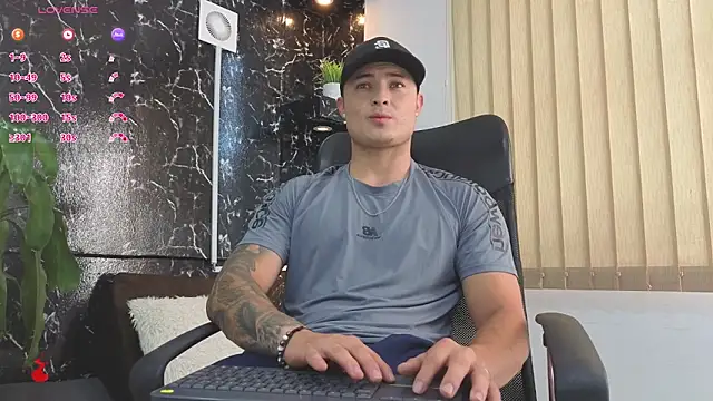 Alexander ferre online show from April 2, 1:18 pm