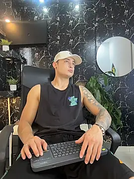 Snapshot of Alexander_ferre chatting on June 12, 12:58 pm Alexander ferre online show from June 12, 12:58 pm