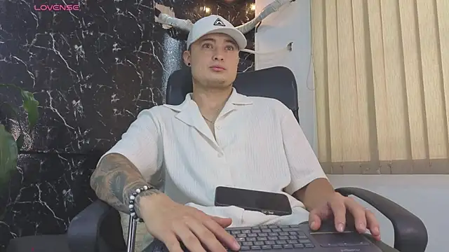 Snapshot of Alexander_ferre chatting on May 29, 12:22 pm Alexander ferre online show from May 29, 12:22 pm