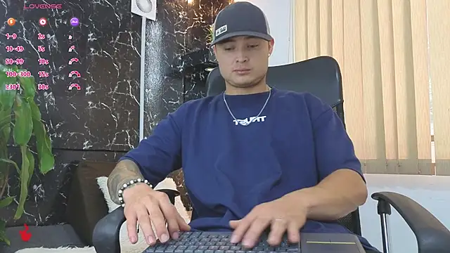 Alexander ferre online show from April 4, 1:17 pm