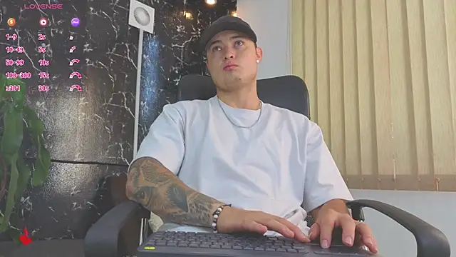 Alexander ferre online show from April 12, 1:58 pm