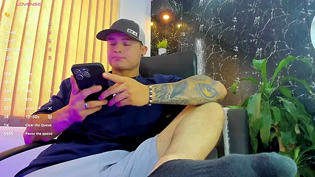 Snapshot of Alexander_ferre chatting on September 26, 1:29 pm Alexander ferre online show from September 26, 1:29 pm