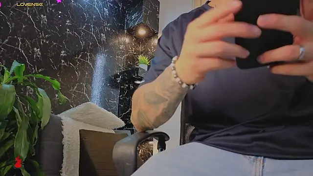 Alexander ferre online show from January 19, 1:15 pm