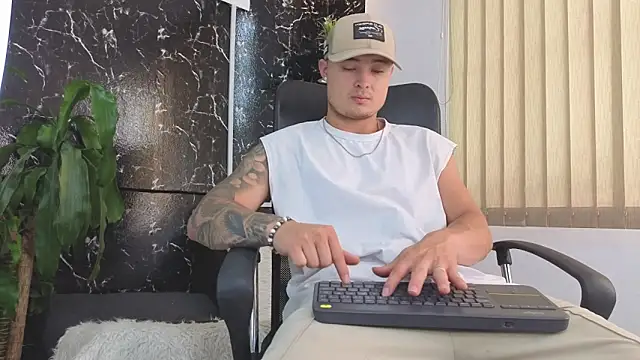 Alexander ferre online show from April 15, 1:48 pm