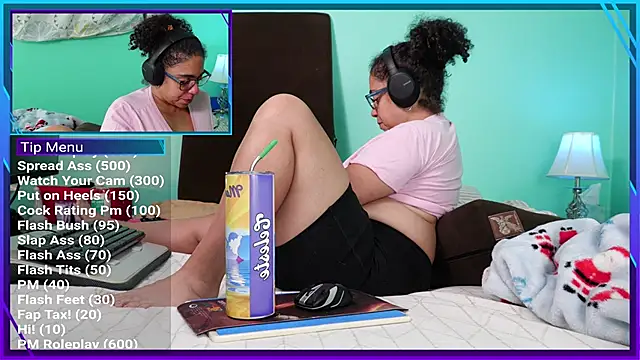 Snapshot of nsfwismorefun chatting on October 28, 10:52 pm nsfwismorefun online show from October 28, 10:52 pm