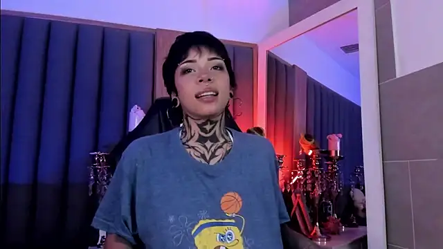 misstomie  online show from March 26, 7:17 am