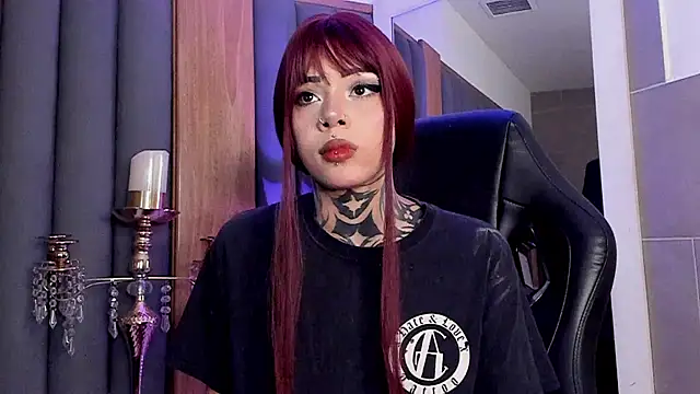 misstomie  online show from September 17, 9:39 pm