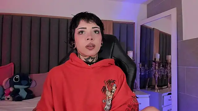 Snapshot of misstomie_ chatting on December 3, 4:06 pm misstomie online show from December 3, 4:06 pm