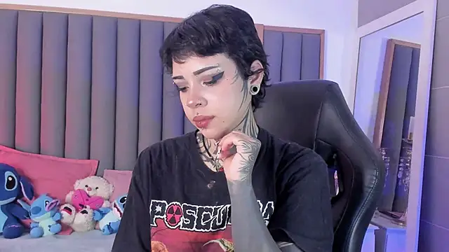 Snapshot of misstomie_ chatting on November 19, 3:01 pm misstomie online show from November 19, 3:01 pm