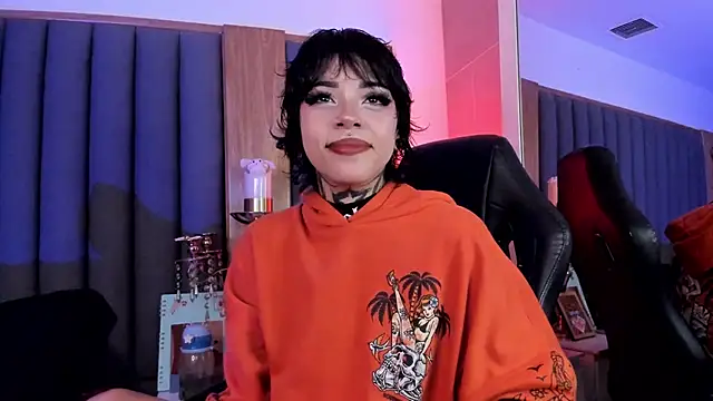 misstomie  online show from February 25, 5:13 pm