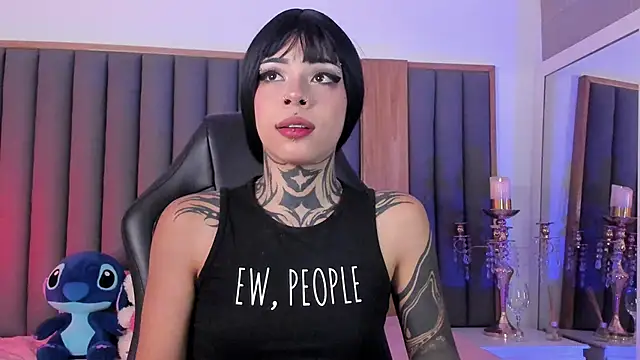 Snapshot of misstomie_ chatting on November 11, 4:13 pm misstomie online show from November 11, 4:13 pm