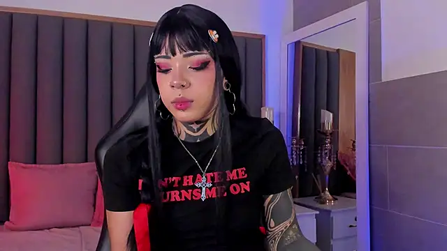 Snapshot of misstomie_ chatting on October 22, 3:00 pm misstomie online show from October 22, 3:00 pm