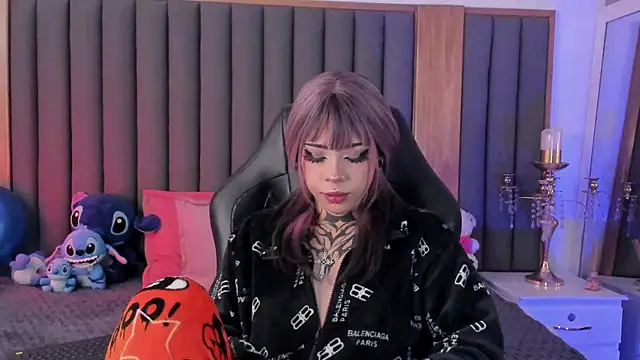 Snapshot of misstomie_ chatting on November 7, 5:34 am misstomie online show from November 7, 5:34 am