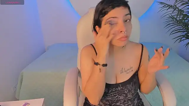 Snapshot of emily-santoss chatting on September 18, 12:41 pm emily-santoss online show from September 18, 12:41 pm