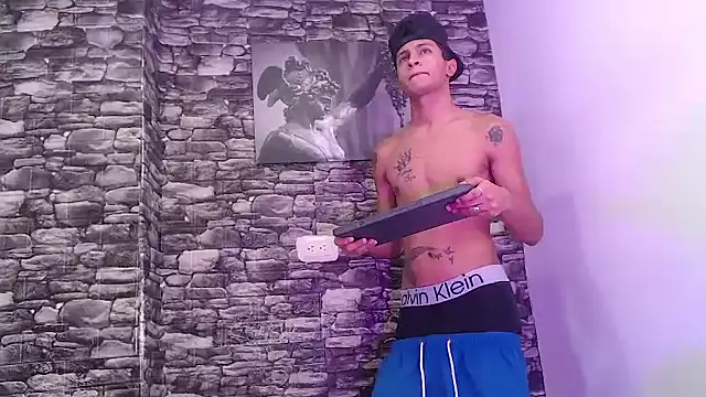 Snapshot of gustavo_saaled19_ chatting on October 20, 9:37 pm gustavo saaled19 online show from October 20, 9:37 pm