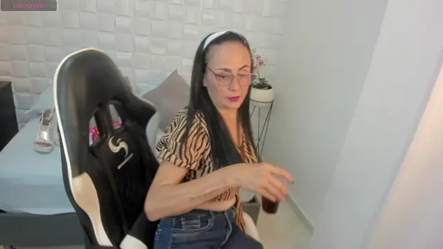 yulitza1025 online show from November 4, 11:58 am