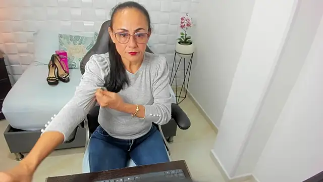 yulitza1025 online show from September 23, 11:50 am