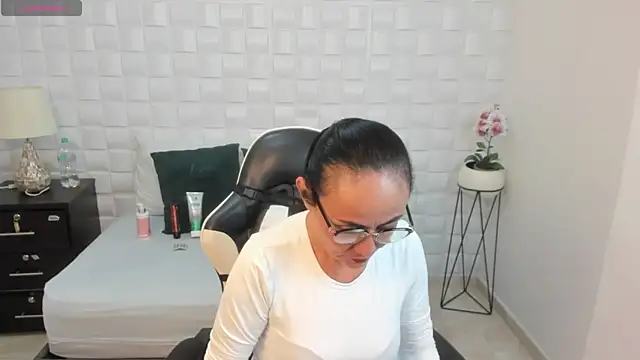 yulitza1025 online show from January 17, 11:47 am