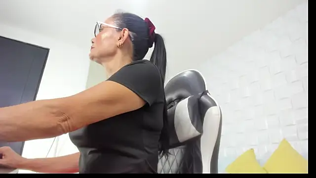 yulitza1025 online show from February 27, 11:54 am