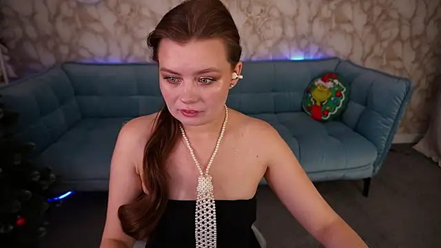 RedDoll  online show from December 15, 6:14 pm